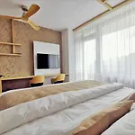 Hotel Adamantino