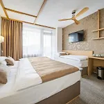 Hotel Adamantino 3*