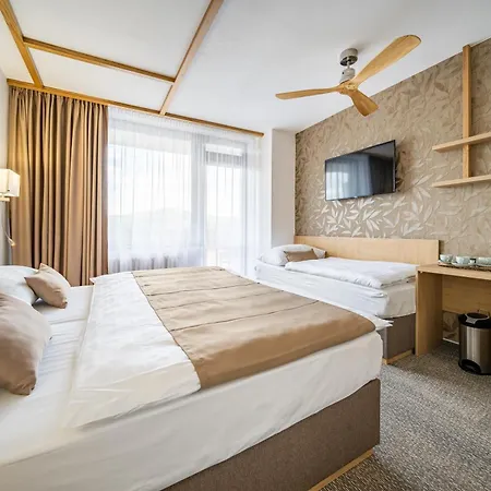 Hotell Adamantino 3*