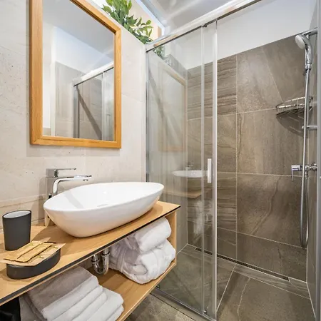 Hotel Adamantino 3*