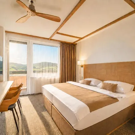 Adamantino Hotel 3*