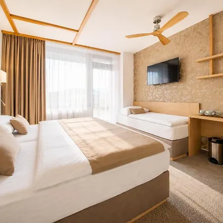 Adamantino Hotel 3*
