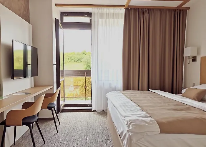 Hotell Adamantino 3*