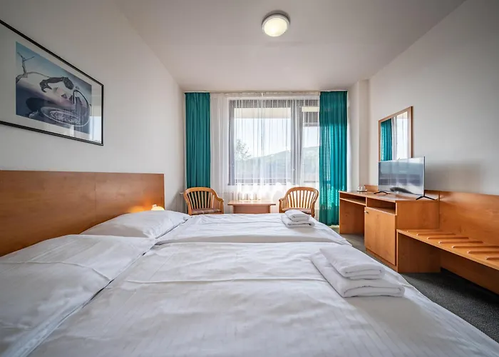 Adamantino Hotell 3*